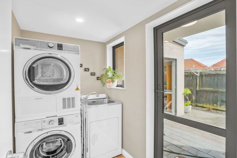 Photo of property in 8b Broadbent Street, Riccarton, Christchurch, 8041