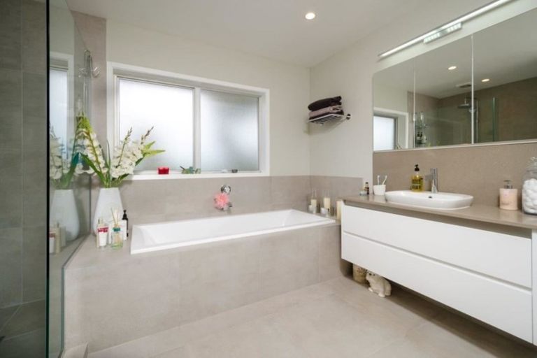 Photo of property in 79 Tawa Road, Kumeu, 0891