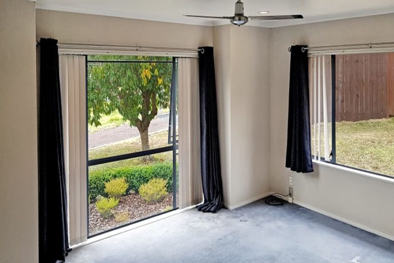 Photo of property in 15 Ashland Place, Weymouth, Auckland, 2103