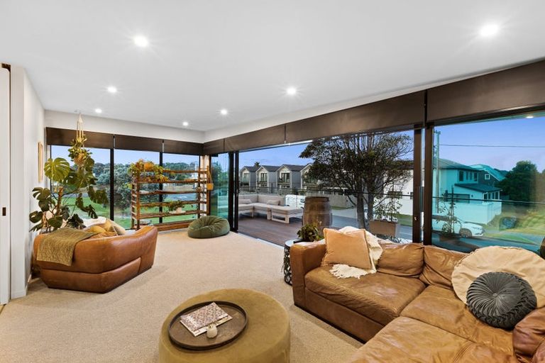 Photo of property in 3a William Bayes Place, Red Beach, 0932