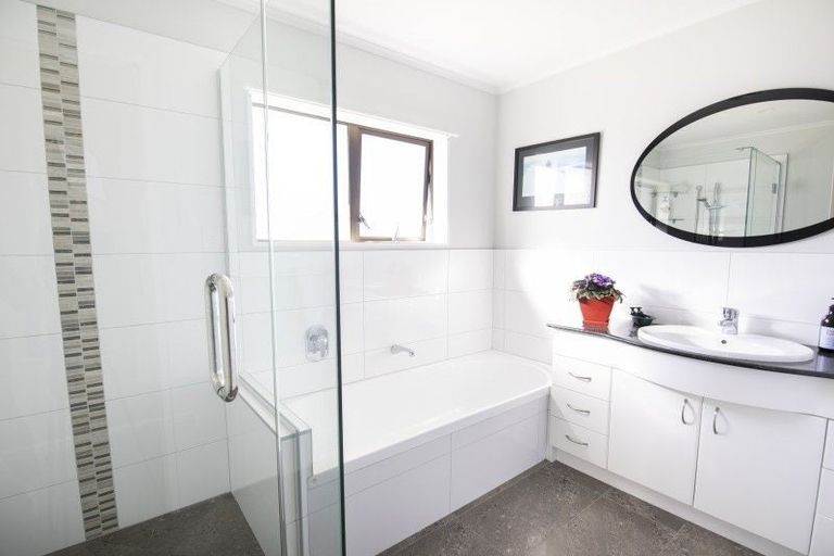 Photo of property in 165 Tait Drive, Greenmeadows, Napier, 4112