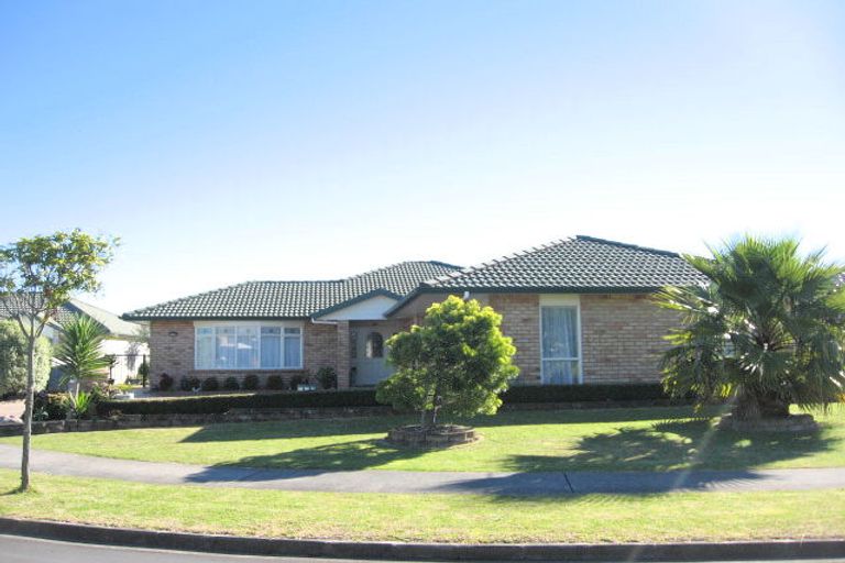 Photo of property in 15 Crannog Fen, Wattle Downs, Auckland, 2103
