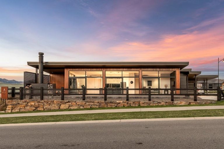 Photo of property in 1 Campbell Road, Wanaka, 9305