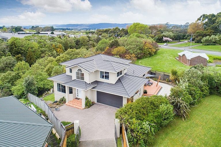 Photo of property in 22 Greenwood Place, Fitzherbert, Palmerston North, 4410