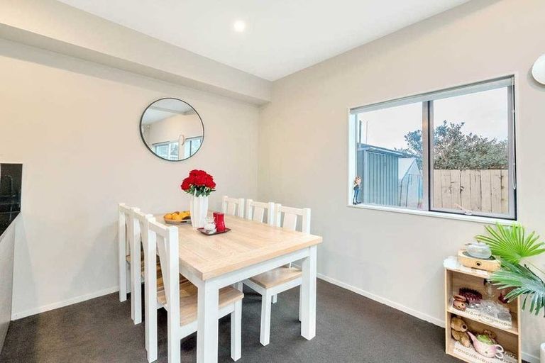 Photo of property in 10/45a Swanson Road, Henderson, Auckland, 0610