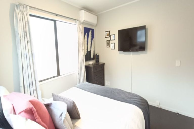 Photo of property in 2/213 Lake Road, Belmont, Auckland, 0622