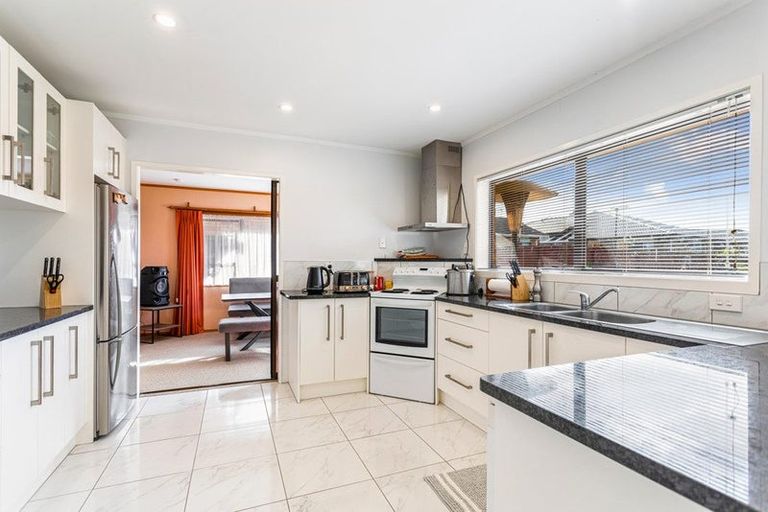 Photo of property in 4 Muscat Place, Henderson, Auckland, 0612