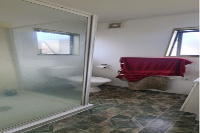 Photo of property in 3 The Terrace, Herald Island, Auckland, 0618