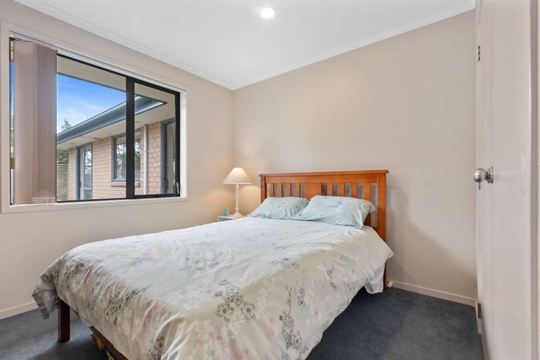 Photo of property in 15 Ernest Shackleton Place, Waiuku, 2123