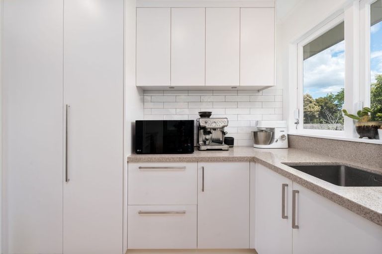 Photo of property in 6 Thornlow Street, Glendene, Auckland, 0602