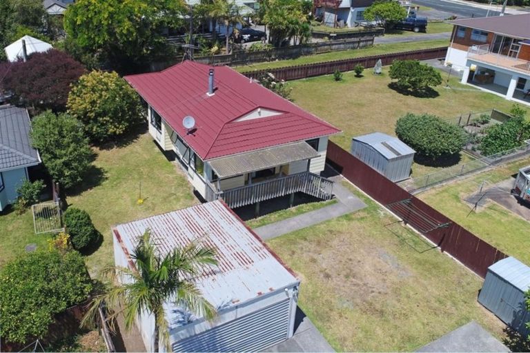 Photo of property in 1/1 Marlene Avenue, Te Atatu South, Auckland, 0610