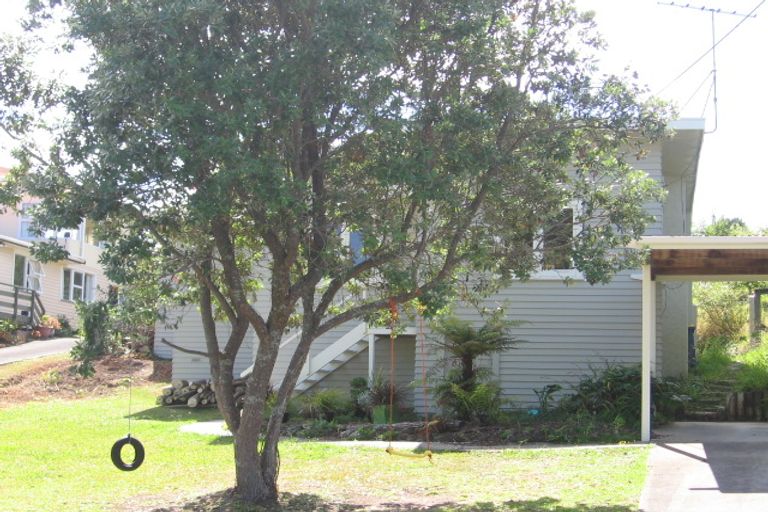 Photo of property in 5 Montana Avenue, Murrays Bay, Auckland, 0630