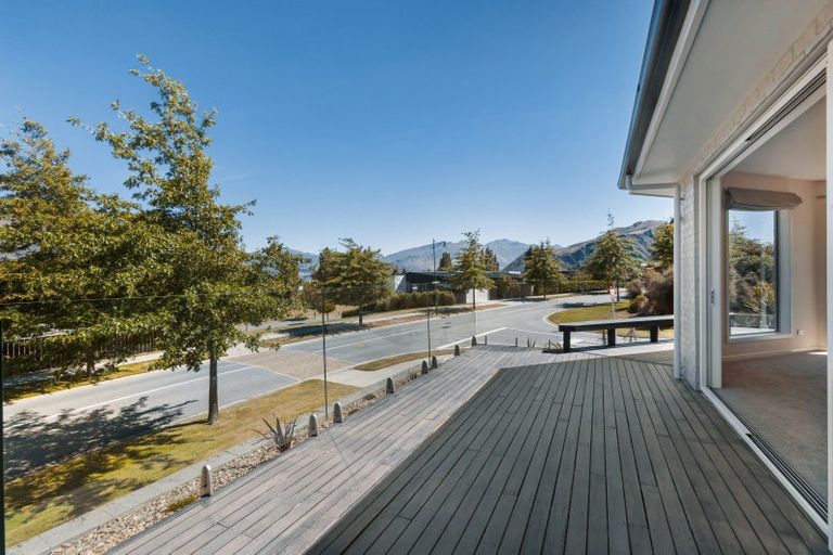 Photo of property in 2 Island View Place, Wanaka, 9305