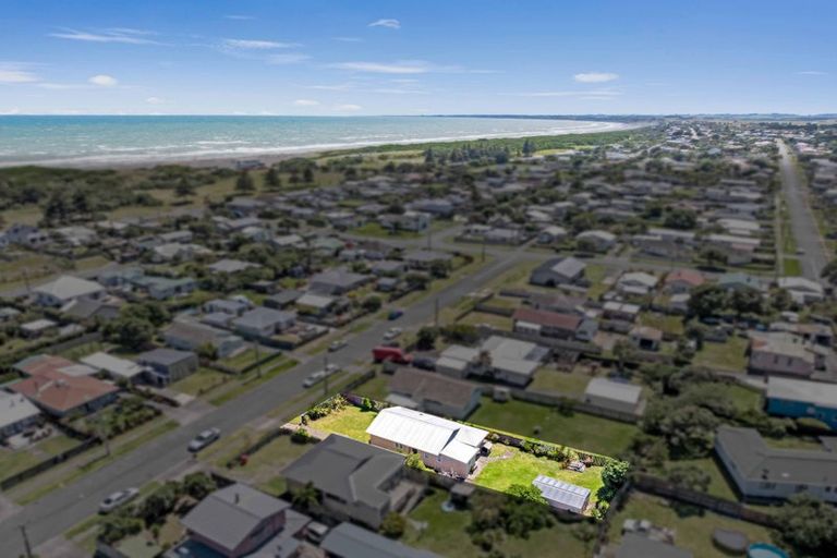 Photo of property in 18 Aotea Street, Castlecliff, Whanganui, 4501