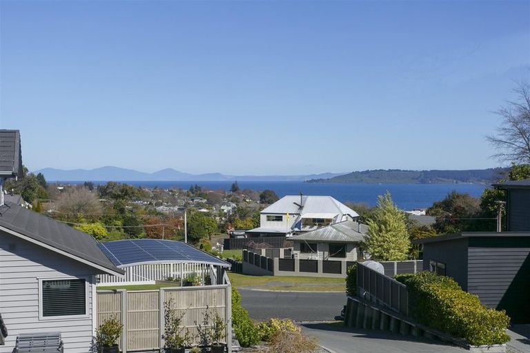 Photo of property in 12 Chesham Avenue, Waipahihi, Taupo, 3330