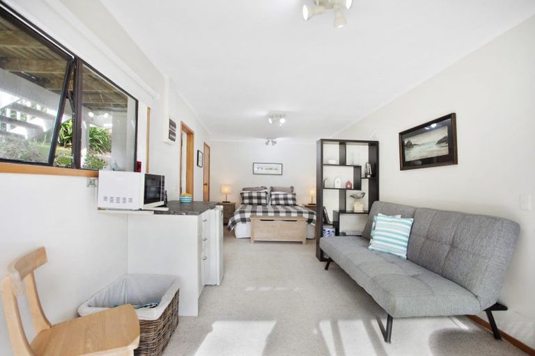 Photo of property in 21 Du Fresne Place, Russell, 0202