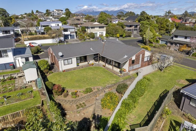 Photo of property in 20 Fairfax Terrace, Frankleigh Park, New Plymouth, 4310