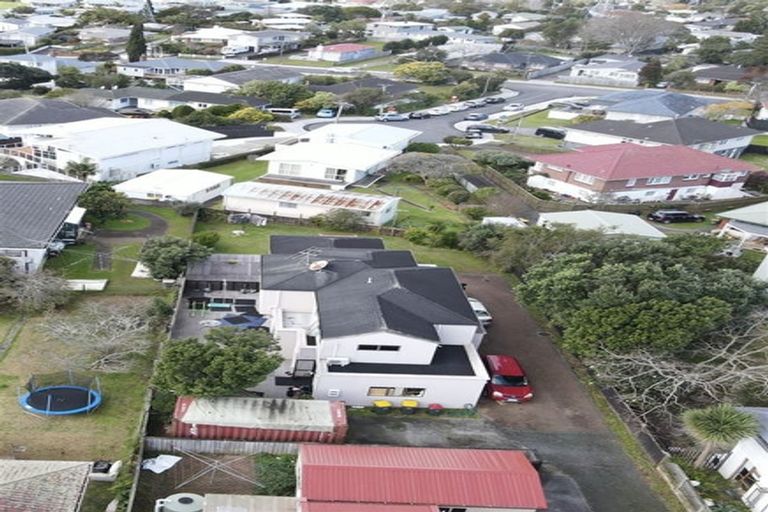 Photo of property in 7 Taha Road, Te Atatu South, Auckland, 0610
