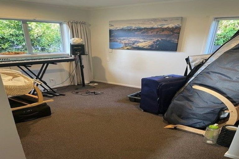 Photo of property in 1/41 Ravenwood Drive, Forrest Hill, Auckland, 0620