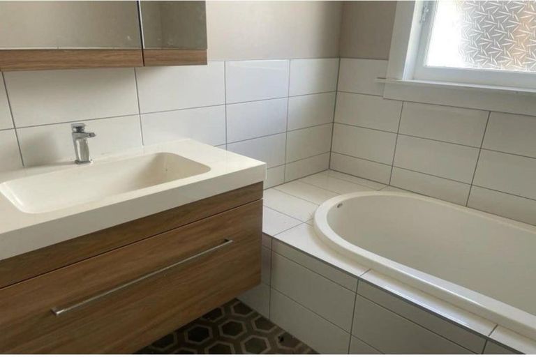 Photo of property in 24 Wellington Street, Papakura, 2110