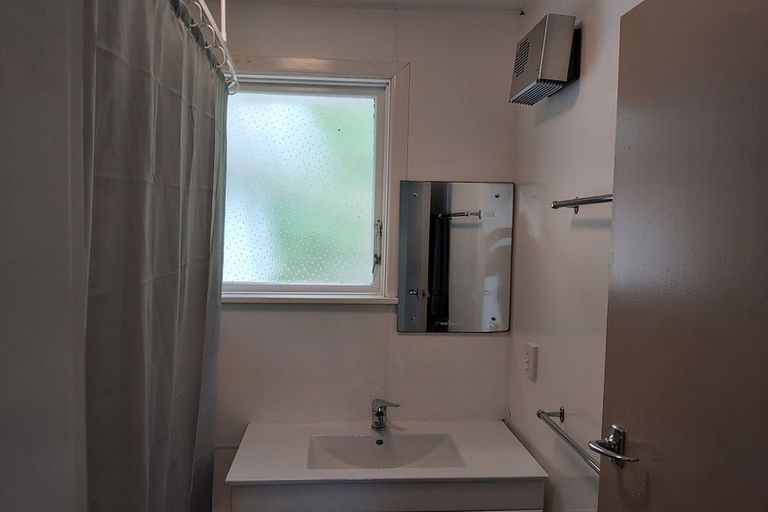 Photo of property in 92 Beazley Avenue, Paparangi, Wellington, 6037