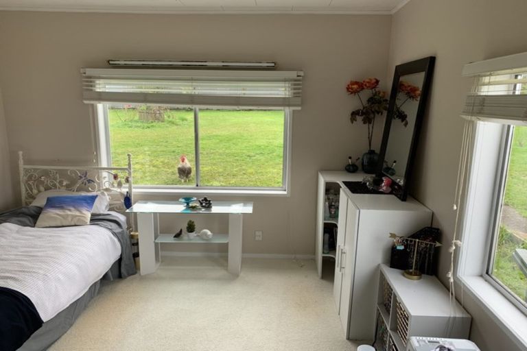 Photo of property in 63 Tawa Road, Kumeu, 0891