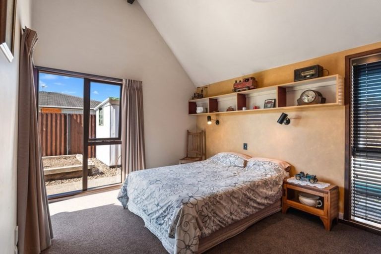 Photo of property in 16 Woodstock Place, Russley, Christchurch, 8042