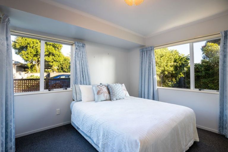 Photo of property in 3a Kinross Drive, Merrilands, New Plymouth, 4312