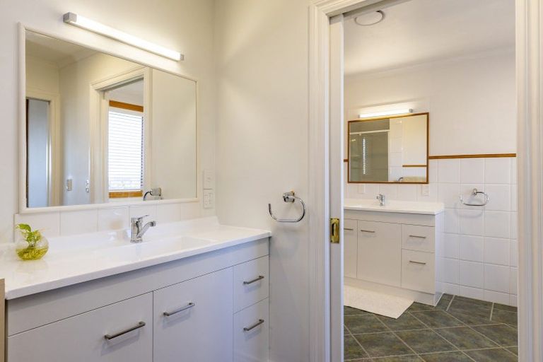 Photo of property in 2/70 Harvey Street, Waipahihi, Taupo, 3330