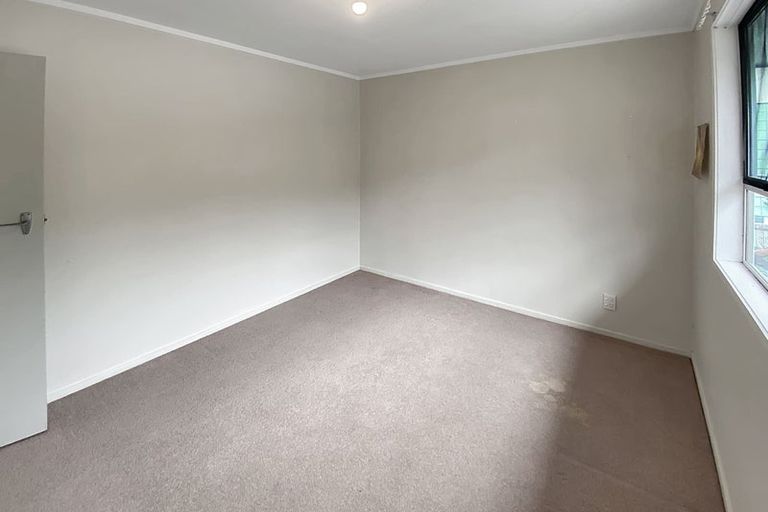 Photo of property in 28 Serwayne Place, Sunnyvale, Auckland, 0612