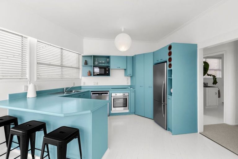 Photo of property in 8 Wallace Place, Westown, New Plymouth, 4310