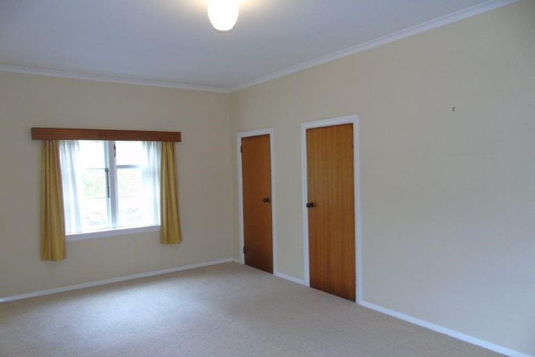 Photo of property in 8 Park Avenue, Tawa, Wellington, 5028