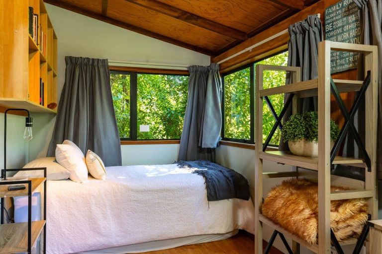 Photo of property in 2069 Queen Charlotte Drive, Ngakuta Bay, Picton, 7281