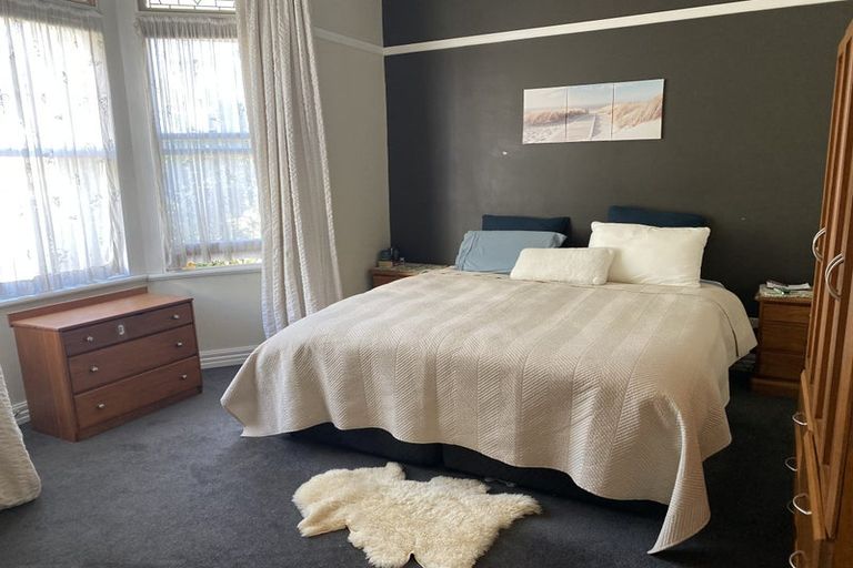 Photo of property in 98 Wadestown Road, Wadestown, Wellington, 6012