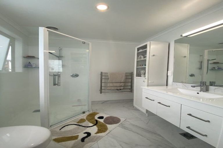 Photo of property in 1 Seafarer Crescent, Stanmore Bay, Whangaparaoa, 0932