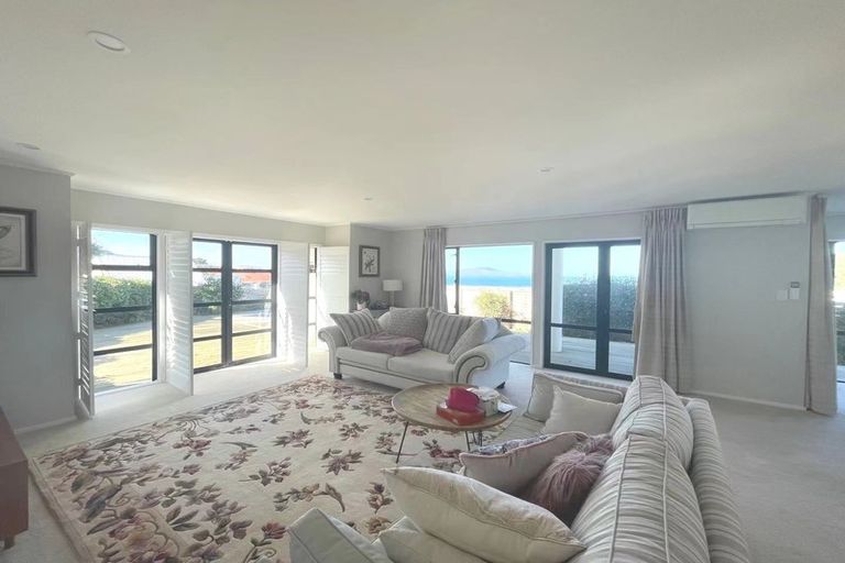 Photo of property in 10b Beach Road, Castor Bay, Auckland, 0620