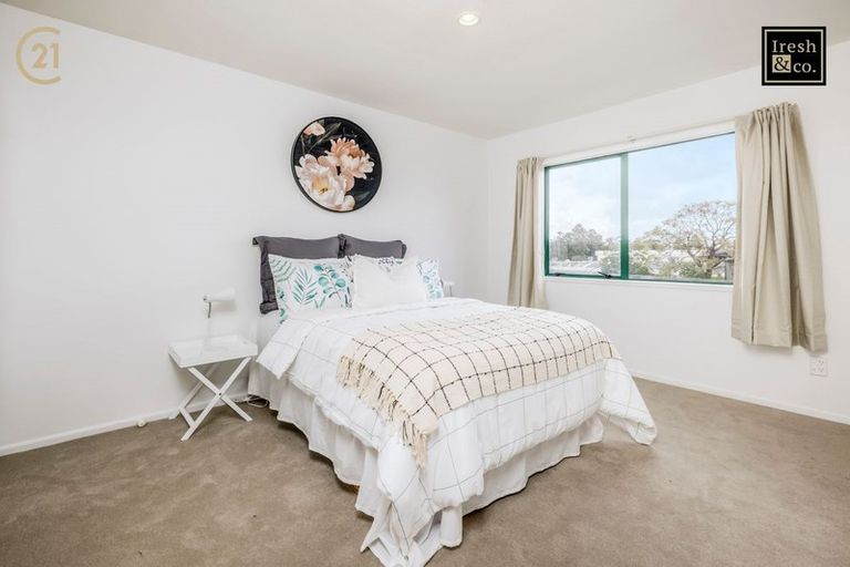 Photo of property in 2/1 Briar Way, New Lynn, Auckland, 0600