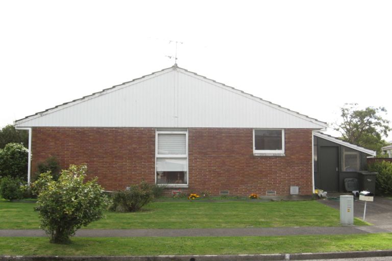 Photo of property in 2 Amberley Grove, Hutt Central, Lower Hutt, 5010