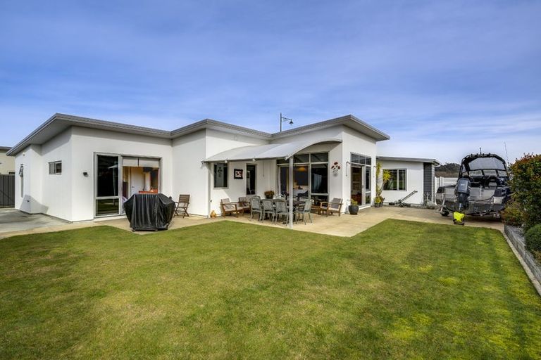 Photo of property in 52 Orotu Drive, Poraiti, Napier, 4112