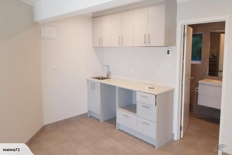 Photo of property in 2/598 Beach Road, Rothesay Bay, Auckland, 0630