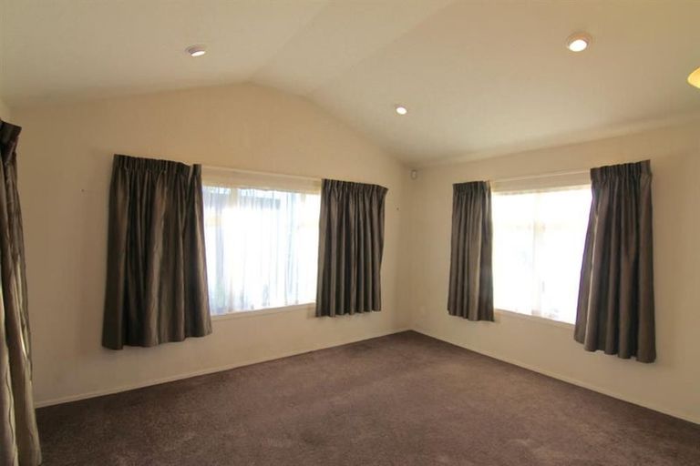 Photo of property in 20 Cinnabar Place, Westgate, Auckland, 0614