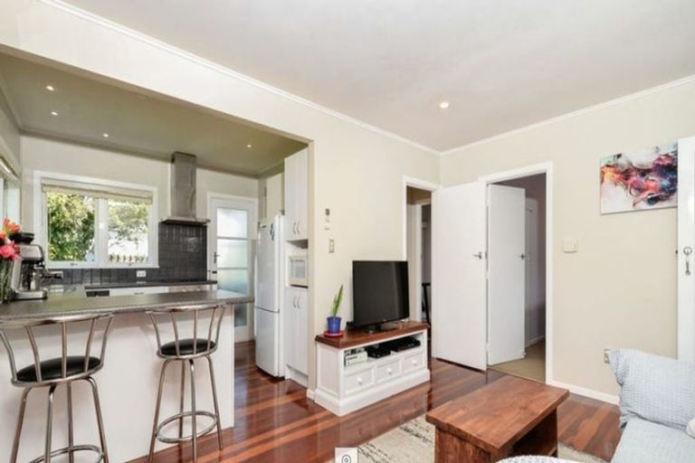 Photo of property in 1/13 Otakau Road, Milford, Auckland, 0620