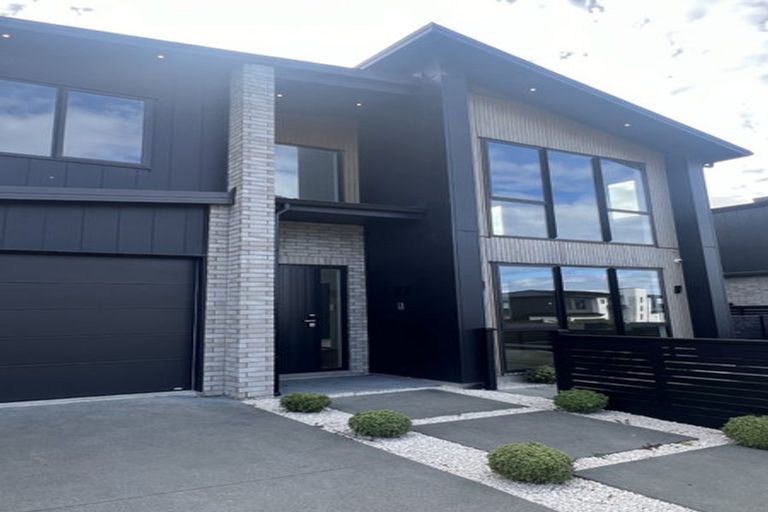 Photo of property in 8 Kumukumu Road, Long Bay, Auckland, 0630