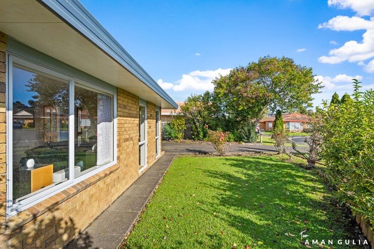 Photo of property in 32 Heversham Place, Glendene, Auckland, 0602