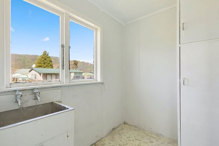 Photo of property in 172 Wellington Road, Wainuiomata, Lower Hutt, 5014