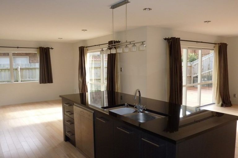 Photo of property in 10 Catlins Place, Fairview Heights, Auckland, 0632