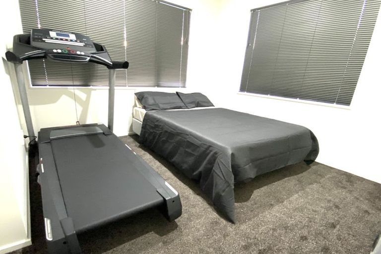 Photo of property in 84 Cypress Drive, Maungaraki, Lower Hutt, 5010