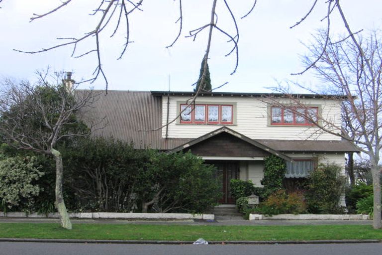 Photo of property in 4 Argyle Avenue, Takaro, Palmerston North, 4410