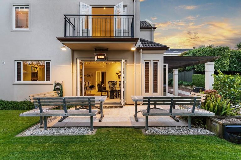 Photo of property in 205a Hurstmere Road, Takapuna, Auckland, 0622