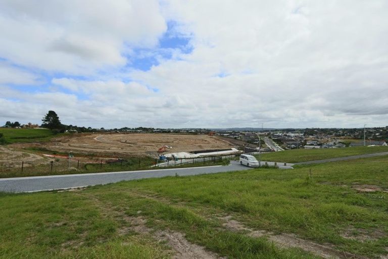 Photo of property in 19 Merv Clarke Lane, Massey, Auckland, 0614